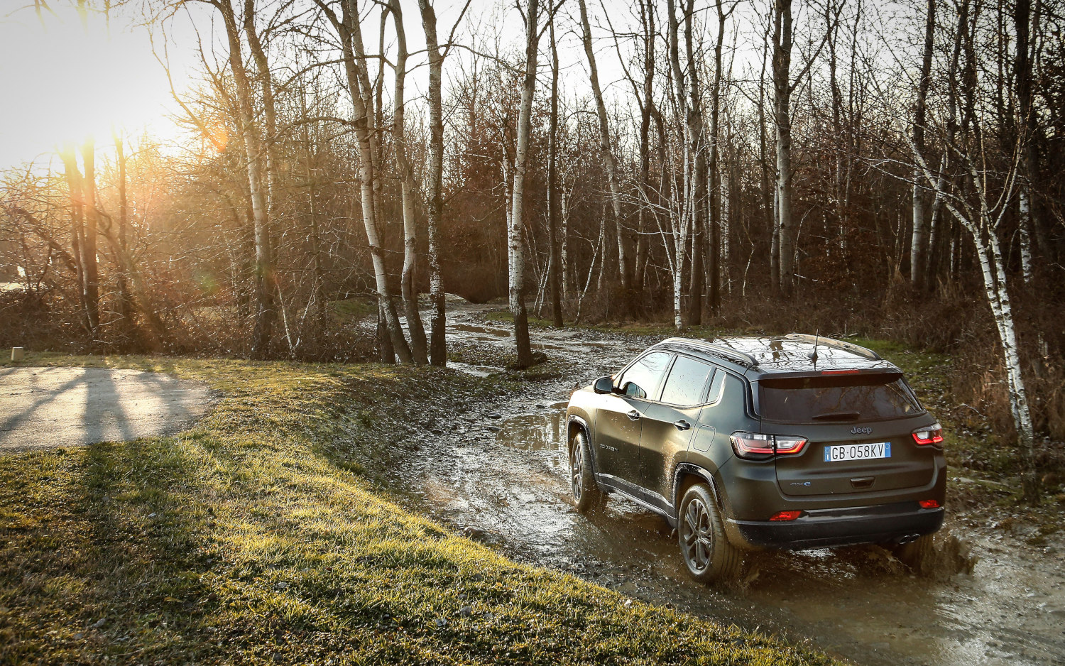 Comparison - Jeep Compass 80th Anniversary 4xe 2022 - vs - Hyundai Kona ...